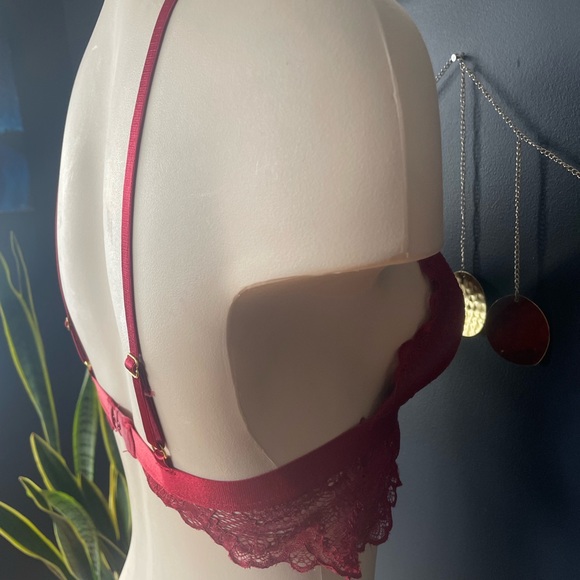 Valentines red bra - Picture 3 of 3
